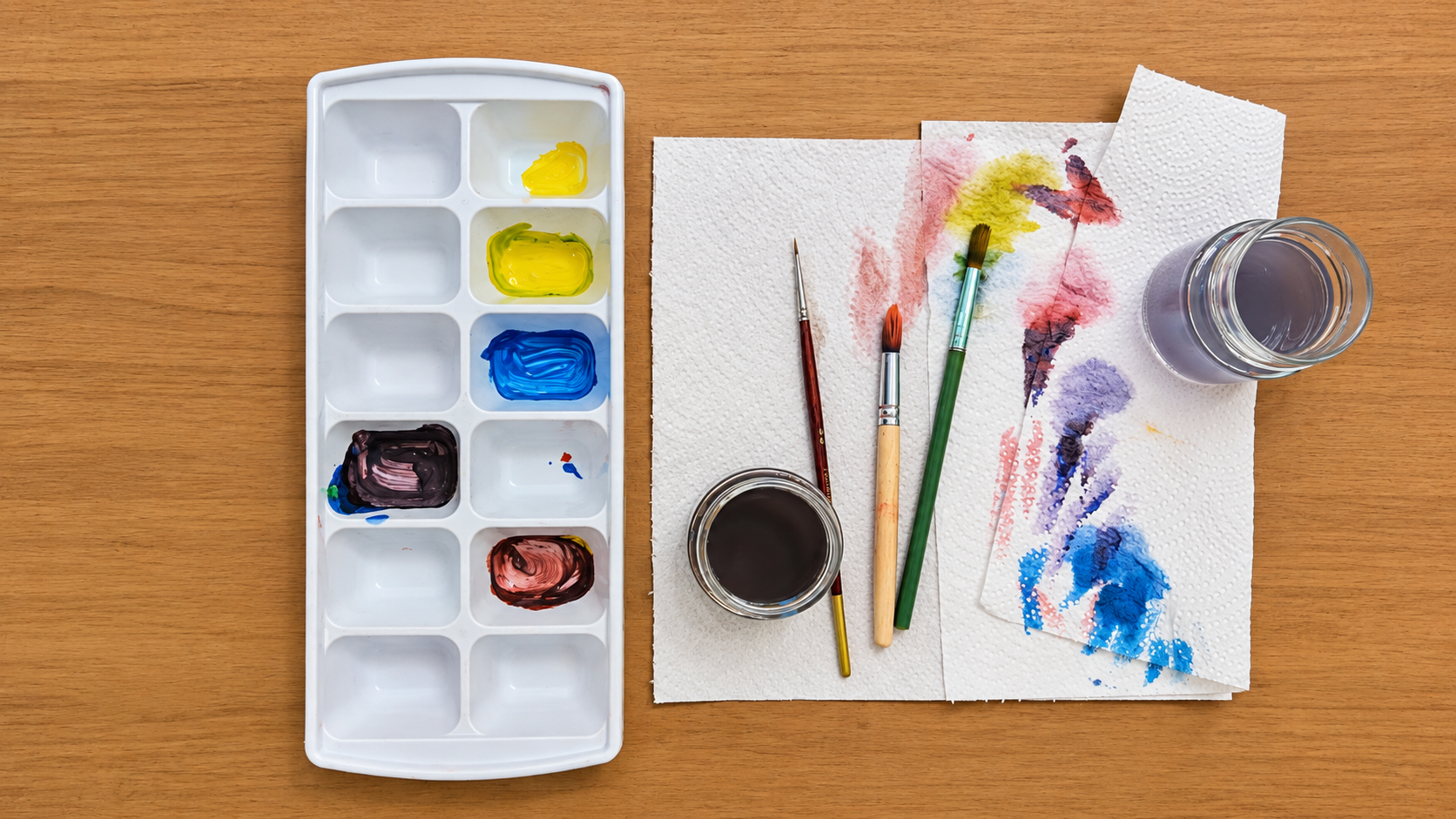 Colori e pennelli per un incontro di arteterapia a Milano